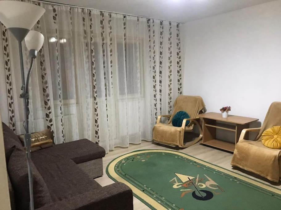 Apartament Confortabil ปีเตช ภายนอก รูปภาพ