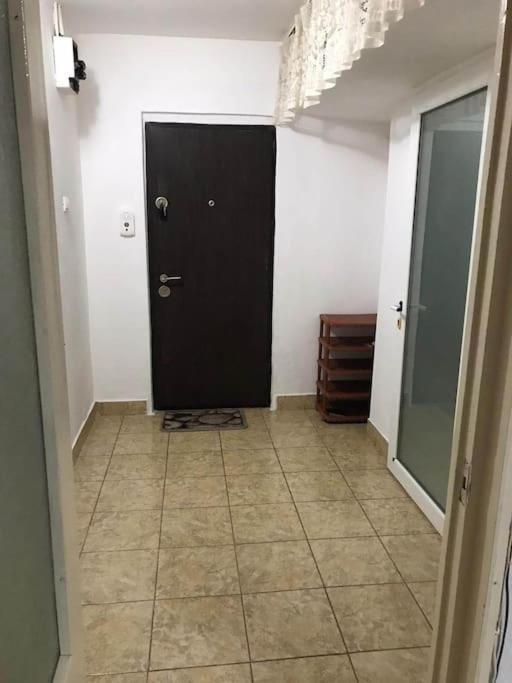 Apartament Confortabil ปีเตช ภายนอก รูปภาพ