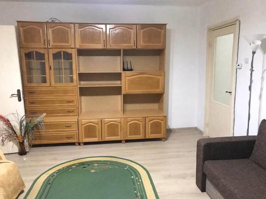 Apartament Confortabil ปีเตช ภายนอก รูปภาพ