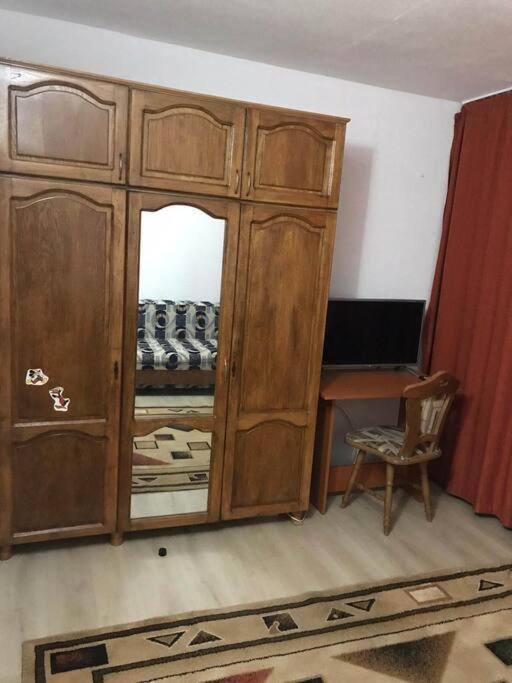 Apartament Confortabil ปีเตช ภายนอก รูปภาพ