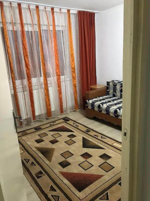 Apartament Confortabil ปีเตช ภายนอก รูปภาพ