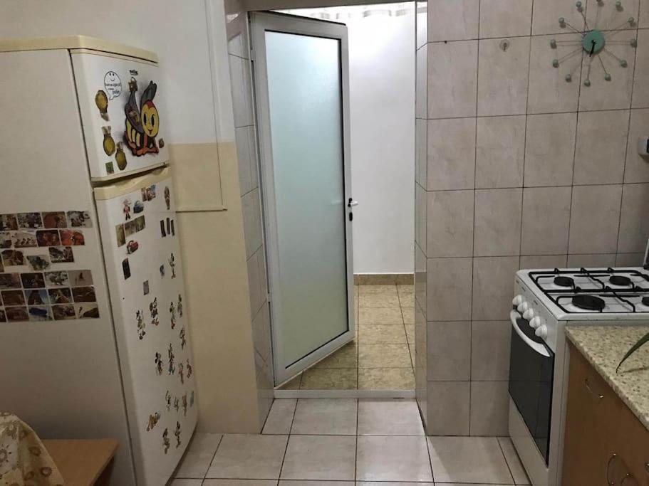 Apartament Confortabil ปีเตช ภายนอก รูปภาพ
