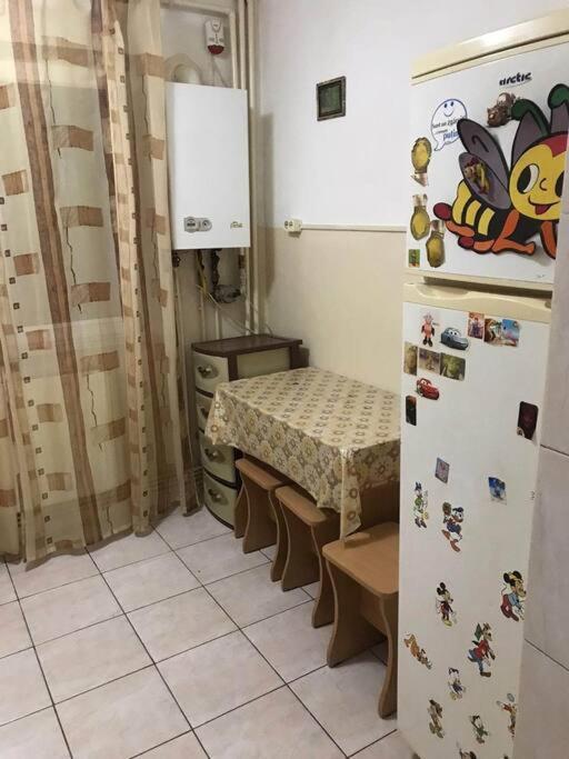 Apartament Confortabil ปีเตช ภายนอก รูปภาพ